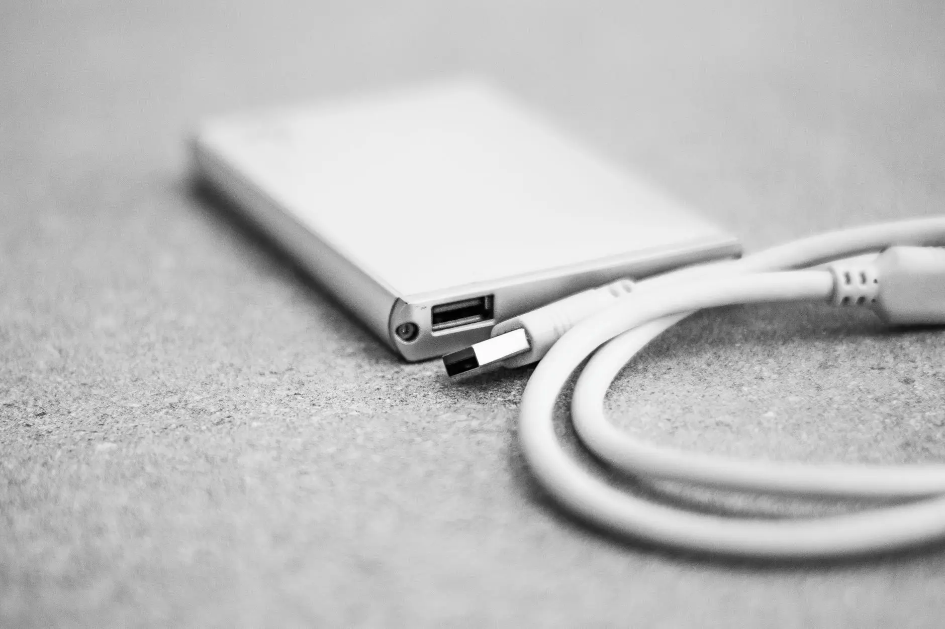 南昌泰辉荣科技数据线与充电头产品技术参数对比解析